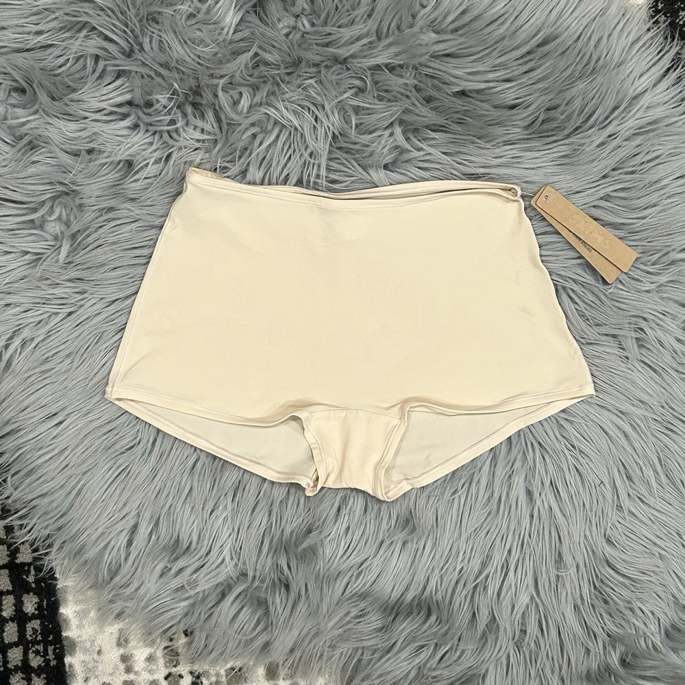 SKIMS Fits Everybody Boyshort In Sand Color Size Medium PN-BYS-2030